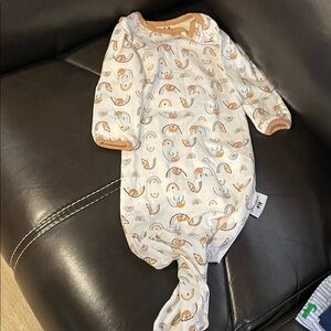 Adorable miracle baby  Rainbow Sleep Gown ties at the bottom s(0-6m)